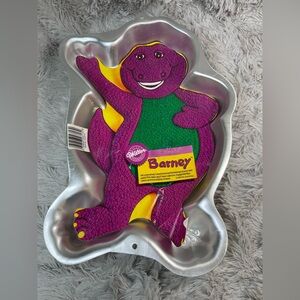 Vintage Wilton BARNEY CAKE PAN, Original insert. Good used condition. 1996